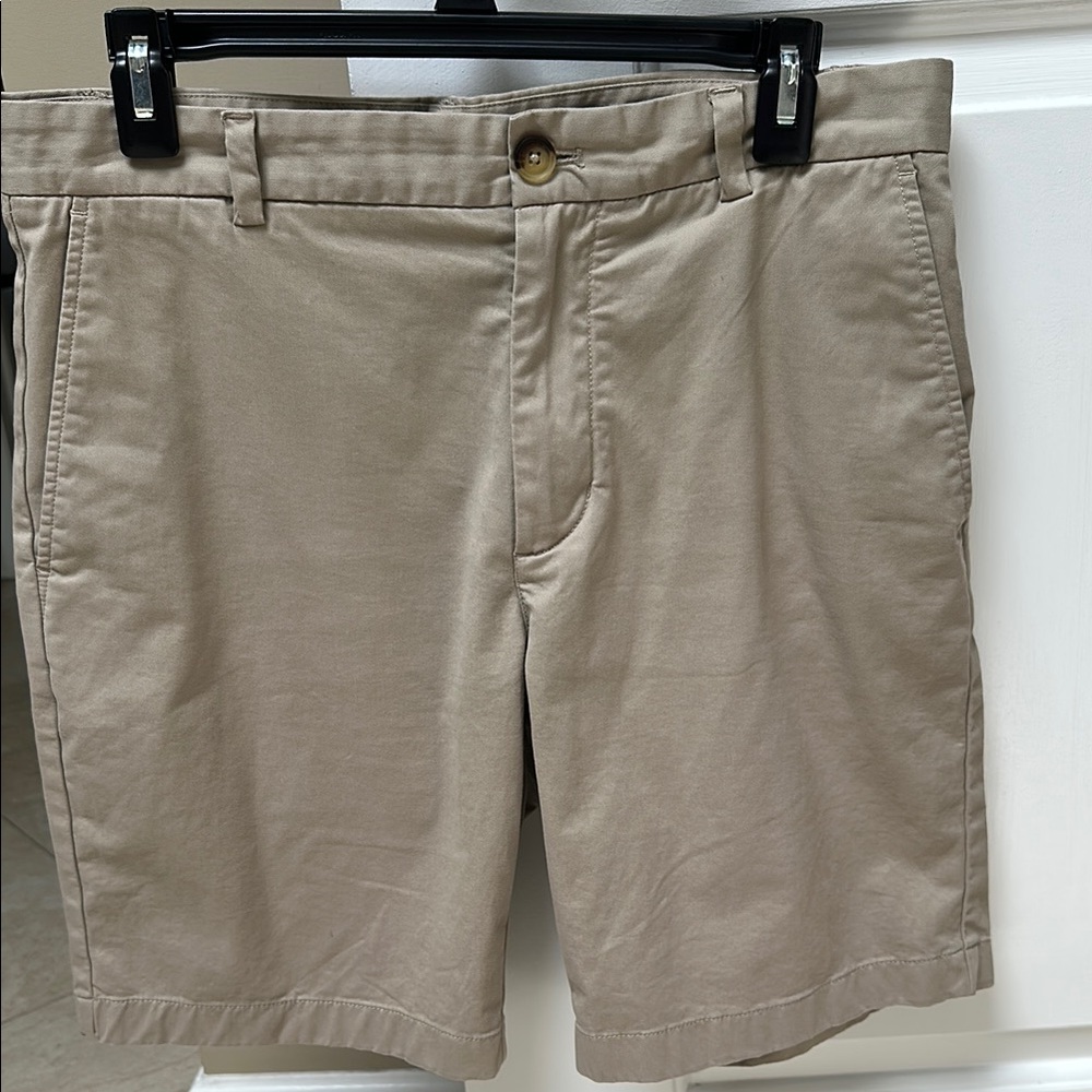 EUC vineyard vines men’s Chino shorts